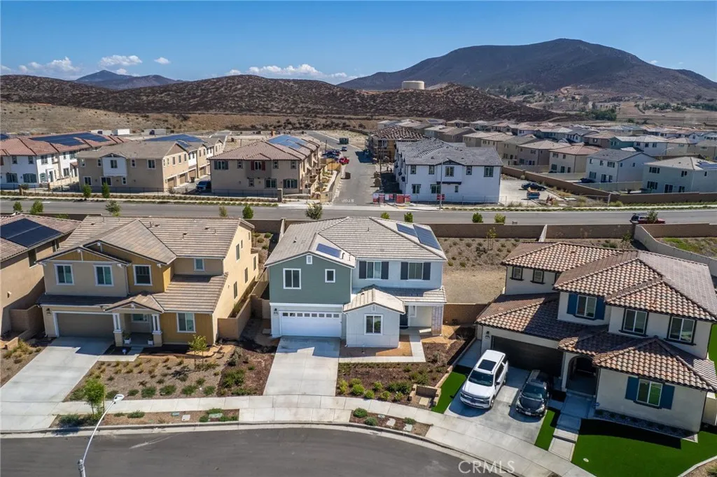 34316 Chartreuse Avenue, French Valley, California 92596 home-pic-3